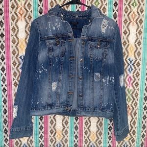 Distressed denim jacket • Size medium